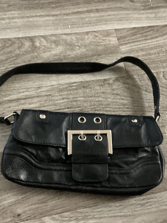 Vintage y2k silver shoulder - Gem Y2K Vintage Wilson shoulder bag leather black with silver strap. Real silver.